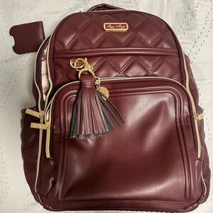 Itzy Ritzy Boss Plus in monarch